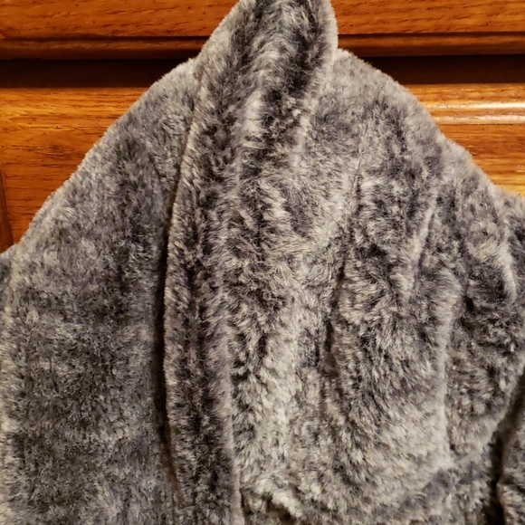 Never worn. Charcoal gray plush scarf - Picture 4 of 4